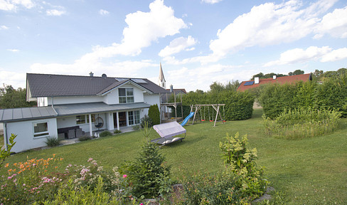 Einzigartiges Wohn- und Geschäftshaus in idyllischer Ortsrandlage mit Blick ins Grüne