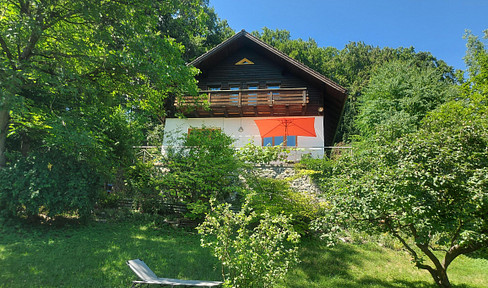 Beautiful single-family house with a very large garden.