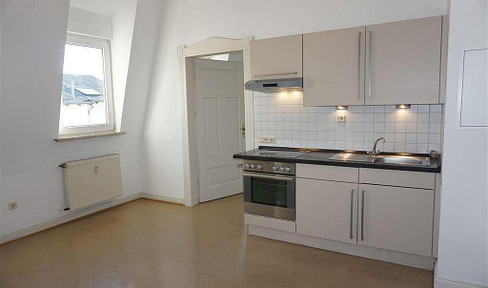 Beautiful, bright apartment in a historic building, located in the heart of Trier, featuring stucco ceilings and a fitted kitchen.