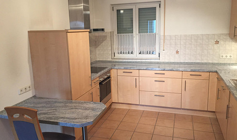 2-room apartment with fitted kitchen and balcony, located in Markt Schwaben.