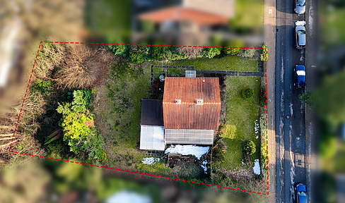 Attractive building plot with diverse development potential in Hamburg-Sülldorf.