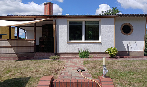 Dream Location in Ketzin: Your recreational waterfront property with a bungalow and jetty.