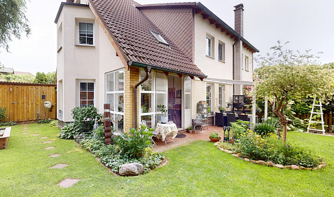 Semi-detached house ready for occupancy, located near Berlin, with a beautiful garden and excellent transport links.