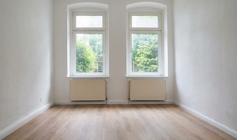 Bright 2-room apartment in a good location, on the ground floor.