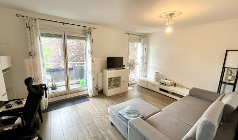 Bright 2-room city apartment in a central location, ideal for couples, roommates (two people), or singles.