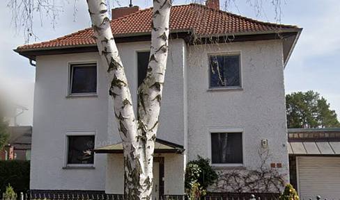 Spacious living with a garden: 4-room apartment in Berlin-Mahlsdorf.