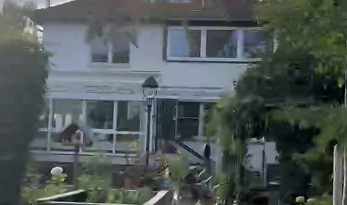 Spacious living with a garden: 4-room apartment in Berlin-Mahlsdorf.