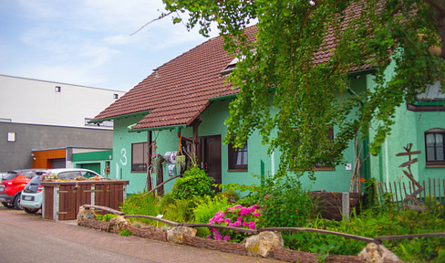 Traumhaus mit Zukunft: Zweifamilienhaus mit Einliegerwohnung, Wärmepumpe & PV-Anlage
