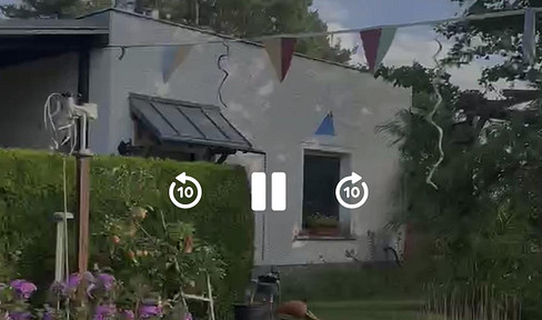 2-room bungalow apartment with a share of the garden, located in Mahlsdorf, Berlin.