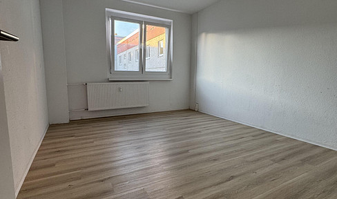 Renovated 3-room apartment with balcony, centrally located in Pasewalk.