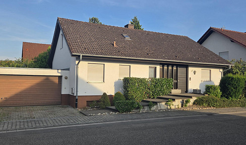 Detached single-family house for sale, privately.