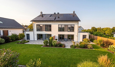 New semi-detached house in a quiet location on the edge of town, with a terrace and garden. Features: solar panels, battery storage, and electric vehicle charging.