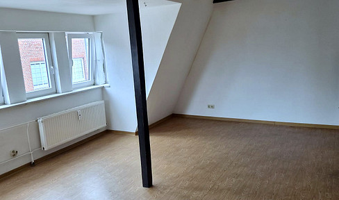 Helle 2-Zimmer-Dachgeschosswohnung mitten in der Rendsburger Innenstadt – frei ab sofort