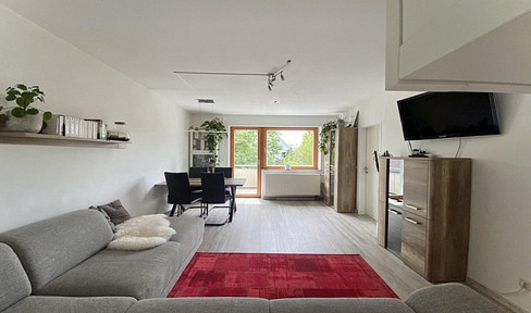 Bright, spacious 3-room apartment with balcony, available without agency fees.
