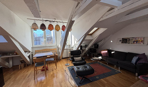 Luftige Dachgeschoßwohnung beim Paulinenplatz