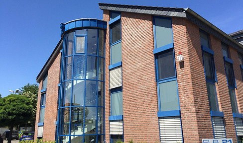 New: Office spaces/practice rooms available near Hildener Kreuz, sizes 80/120 square meters.