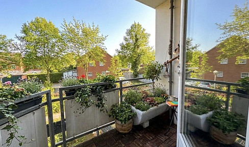 Renovated, 60 sqm, 2-room apartment near the Klinikum (hospital) on the left bank of the Weser river. Includes a balcony and parking space.