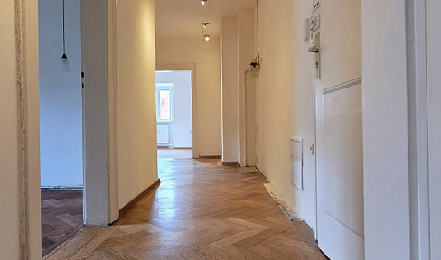 2-Zimmerwohnung in Neuhausen: Altbauwohnung mit Potenzial