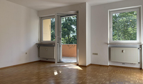 Bright 3-room apartment with a balcony and plenty of potential – available immediately and with no agency fees.