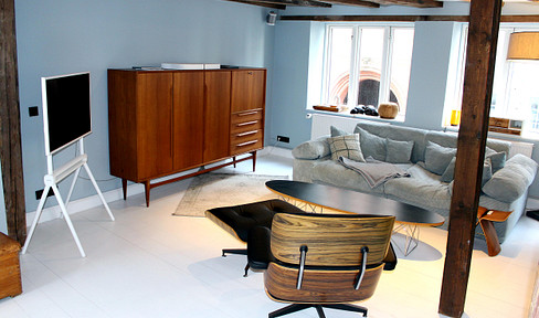 Morning: the market. Evening: the water. In between: Lübeck.