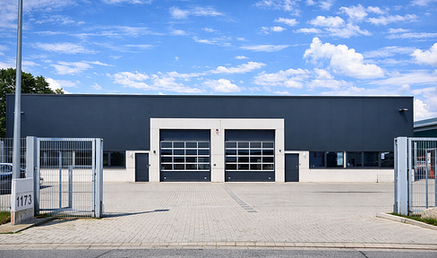 High-quality commercial property with 2 halls and an office – prime location near the A1 highway, close to Hamburg, for sale by owner.