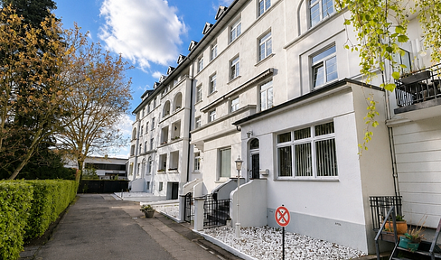 Stilvoller Familienaltbau | 117 m² | Garage | Loggia | Blick ins Grüne | Tarpenbek