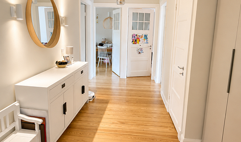 Stylish family apartment in a renovated building | 117 m² | 4.5 rooms | Garage | Balcony | View of greenery | Tarpenbek.