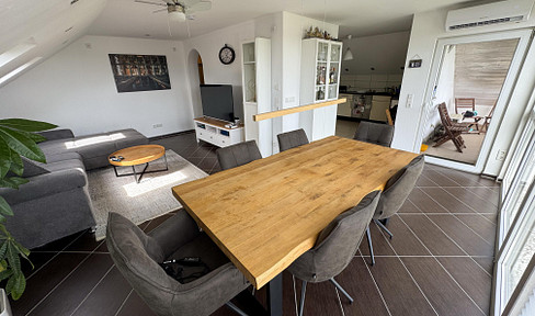 Dreamy 4-room penthouse apartment with panoramic views, air conditioning, and a carport.