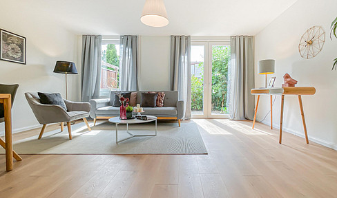 Modernized terraced house with a garden, located in the family-friendly neighborhood of Hamburg-Schnelsen.
