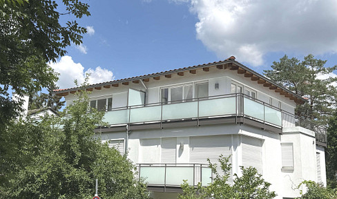 Exklusive 2-Zimmer-Dachgeschosswohnung mit umlaufender Dachterrasse in München-Bogenhausen