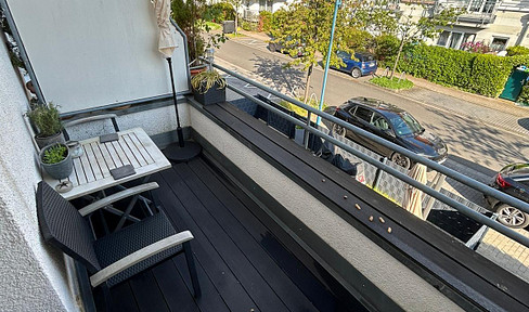 Sunny 2-room apartment with two balconies and a parking space in Hochheim am Main.