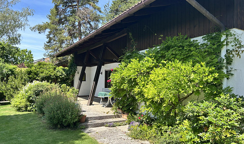 Well-maintained, spacious single-family home with a large, enclosed garden, located near the Isar River.