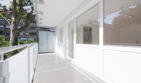 3-room apartment with a balcony, fitted kitchen, and a 240 square meter garden.