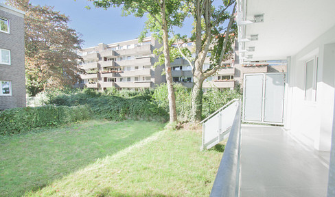Sehr schöne 3 Zimmer Wohnung mit Balkon und 240 qm großem Garten