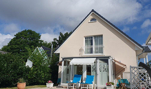 Travemünde: Beautiful property in a quiet location, consisting of 2 houses.