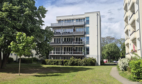 Modern 2-room apartment with a sunny south-facing terrace in Berlin-Westend.