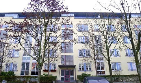 Modernized 3-room apartment with a conservatory and garage, available immediately, without any agency fees.