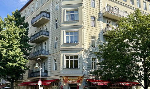 Lichtdurchflutete Wohnung, Toller Blick zum Helmholtzplatz (Provisionsfrei!)