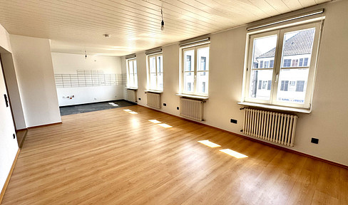 First occupancy after renovation | Bright 3.5-room apartment in the best downtown location.