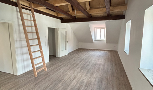 Dachgeschosswohnung mit Sichtdachstuhl–Erstbezug nach Sanierung in zentraler Lage von Schrobenhausen