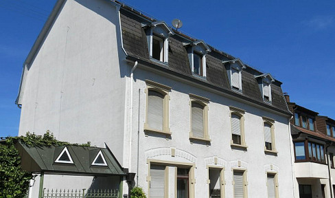 Two-room apartment with a living room/kitchen and a daylight bathroom, located in a quiet area of Beiertheim.