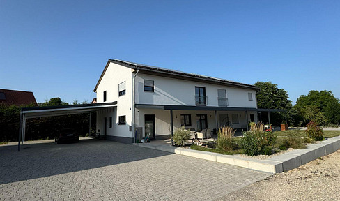 Excellent detached house in a spacious setting.