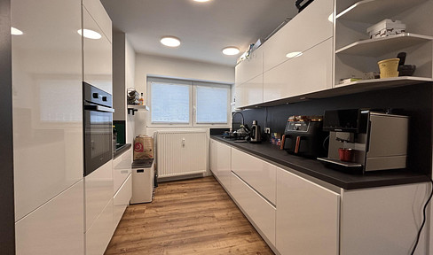 Renovated and spacious 2.5-room apartment with a sunroom!