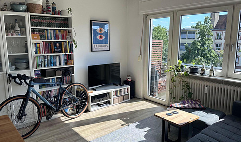 Bright 2-room apartment with balcony for rent, in a central location.