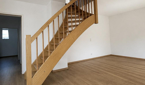 Modern renovierte 3,5-Zimmer-Maisonette mit großem Hobbyraum und Balkon