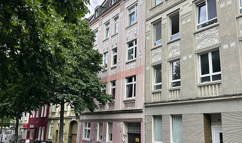 "Where tradition meets innovation" - A versatile house in a picturesque courtyard setting in Dortmund.