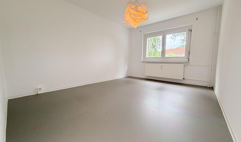 Two-room apartment on a high floor in the urban district of Lichtenberg.