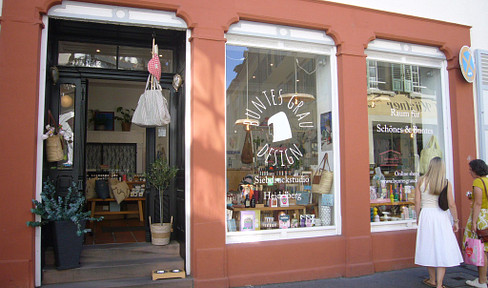 Excellent investment opportunity: Charming shop located in Heidelberg's historic old town.