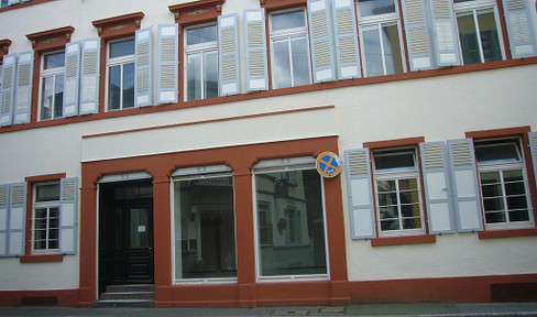Excellent investment opportunity: Charming shop located in Heidelberg's historic old town.