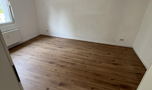 Sanierte und helle 2-Zimmerwohnung m. gr. Wohnküche + Duschbad
